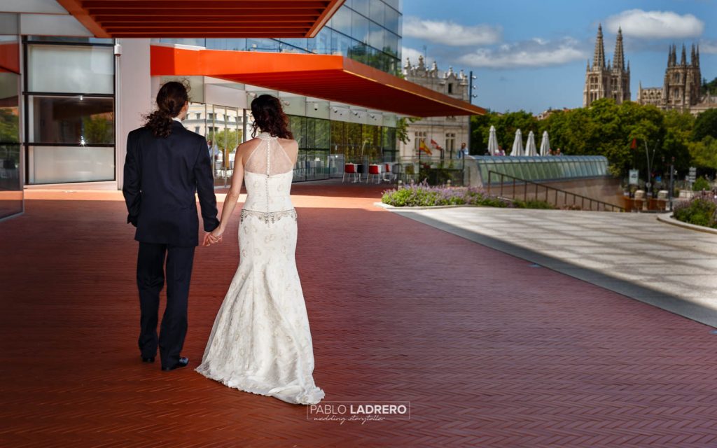 fotografia de post boda en Burgos en el museo de la evolucion humana realizada por el fotografo de bodas en burgos y miranda de ebro pablo ladrero fotografo