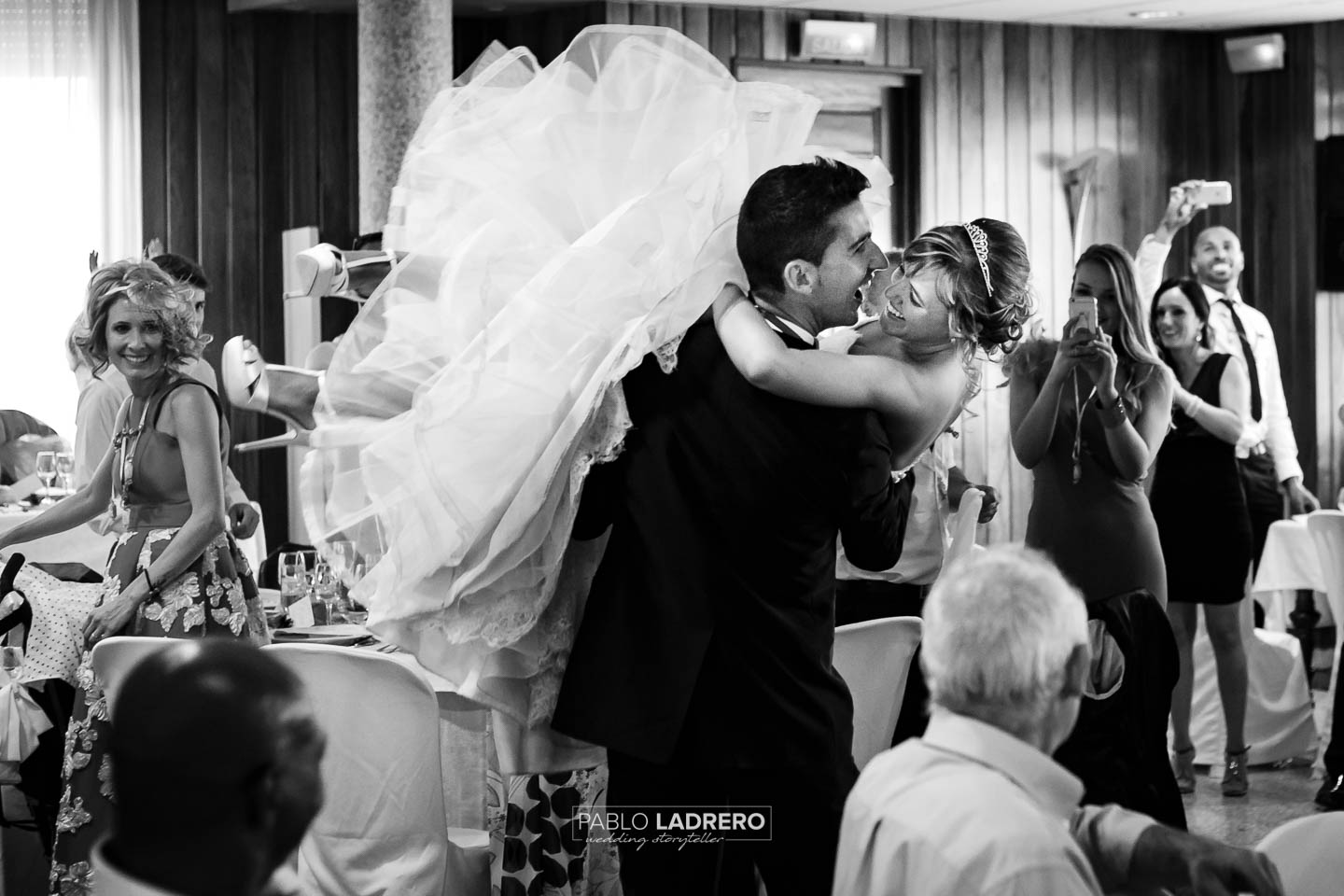 fotografia de boda rural en quintanar de la sierra en burgos por el fotografo de bodas en burgos pablo ladrero fotografo