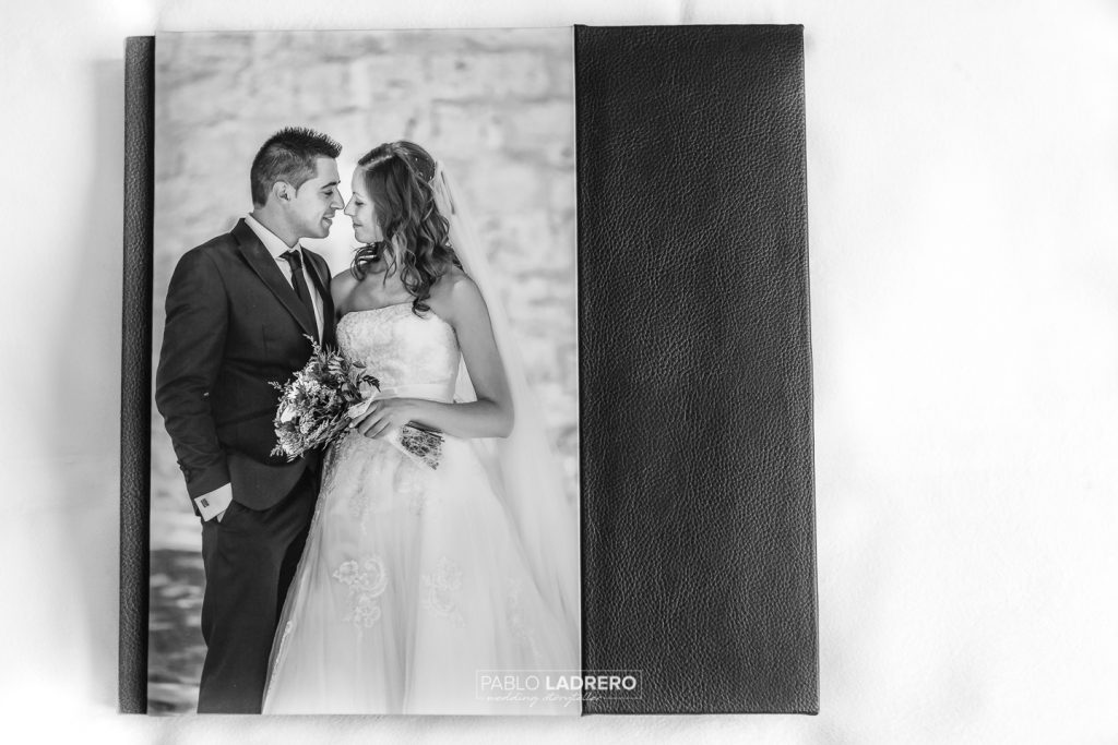 Portada de album con fotografía de boda en Castrillo de Murcia Burgos hecha por Pablo Ladrero fotógrafo