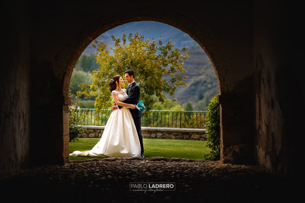 Fotografia de boda retrato en exterior en Logroño Lardero Nalda Islallana Pablo ladrero fotografo